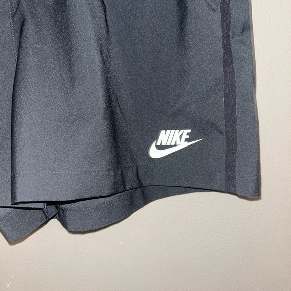 Nike Shorts - black active/running style, lightweight shorty pull on - Picture 2 of 7